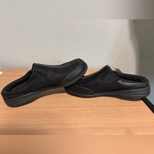 Propet Women’s Black Slip-On Shoes Mules size 9